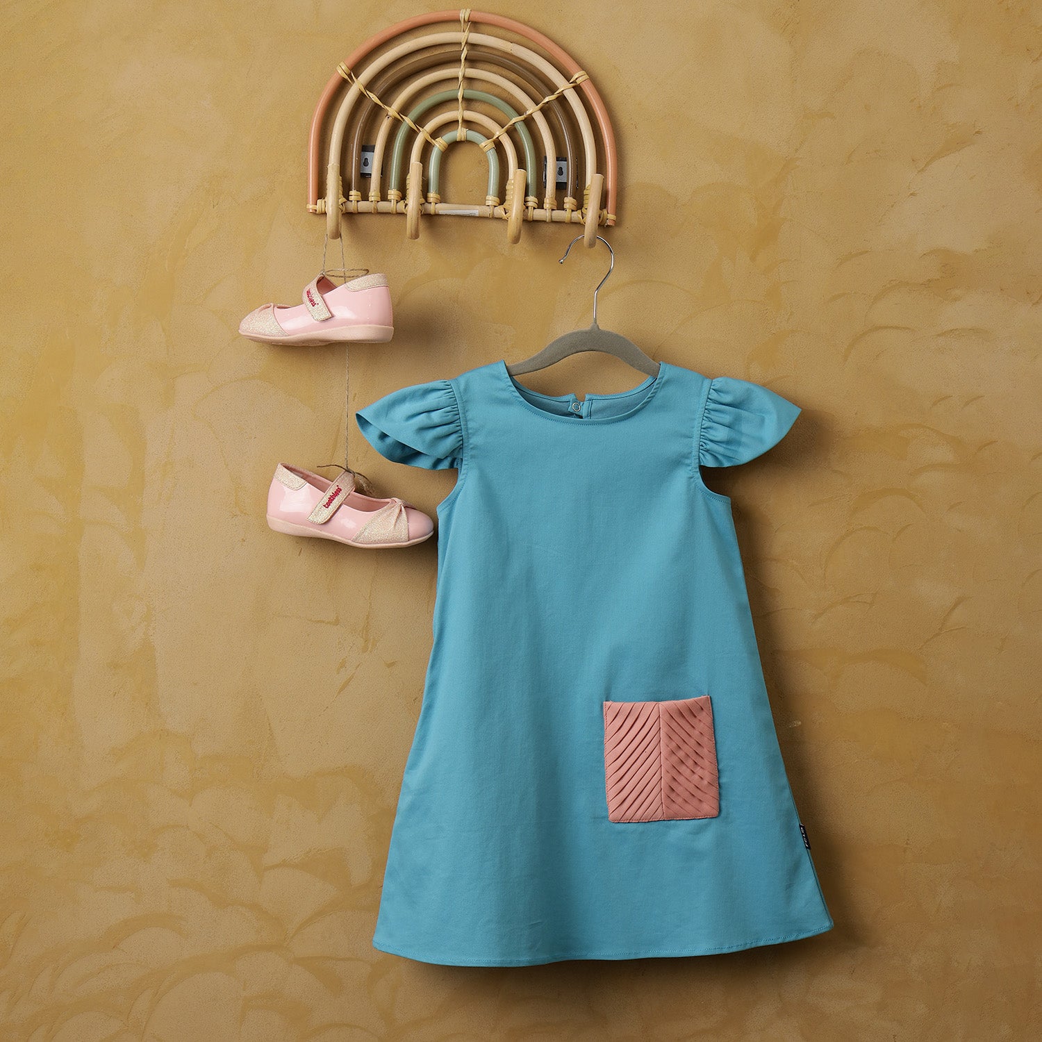 Daisy dress with pleated pocket