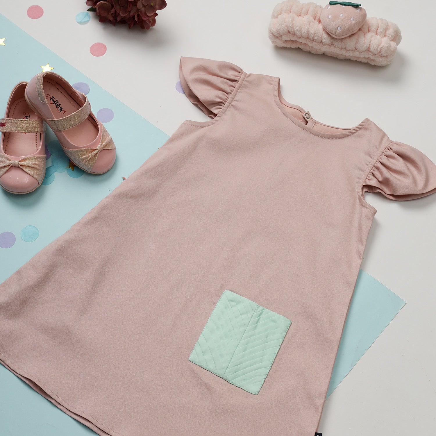 Daisy dress with pleated pocket