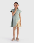 Pleated dress with collar